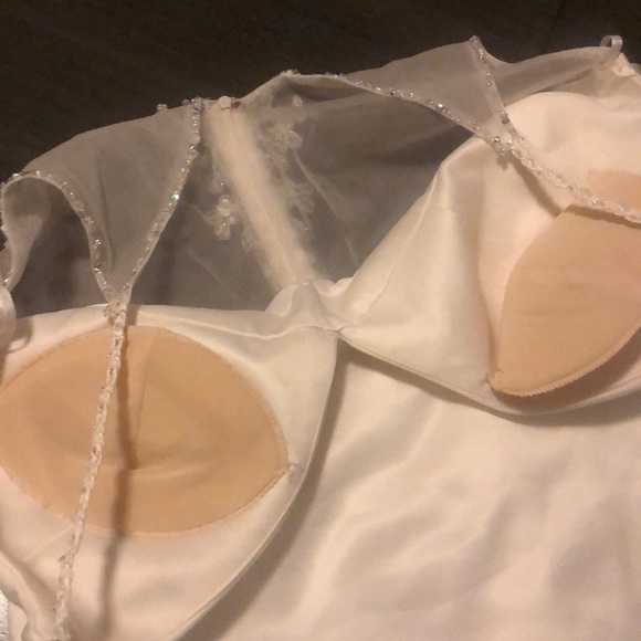 Gorgeous hand-beaded white dress with sheer back - wedding vibes - Picture 3 of 8